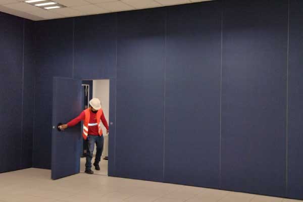 Mantenimiento de muros móviles y mamparas en México